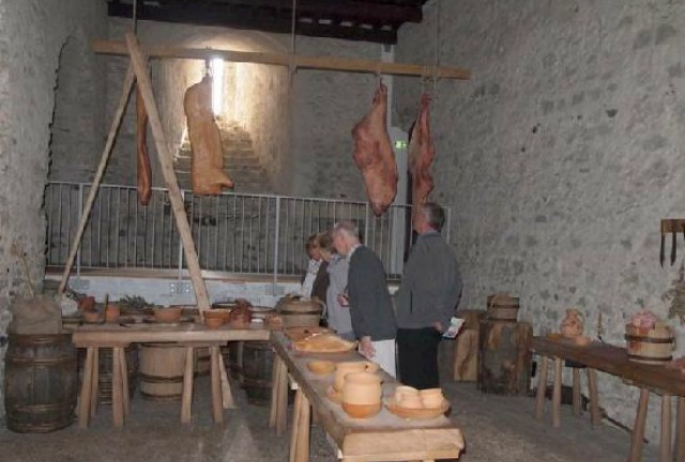 this medieval kitchen re-creation in Dover Castle, UK, shows the challenges of early cooks