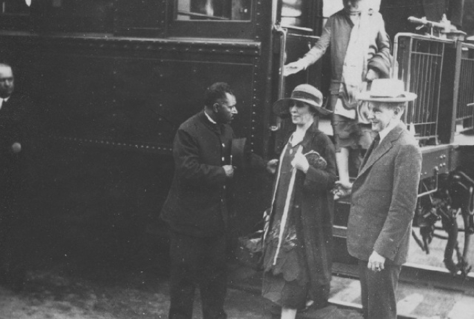 The Coolidges arriving in Saranac Lake, New York, summer of 1926. (photo courtesy crackerpilgrim.com)