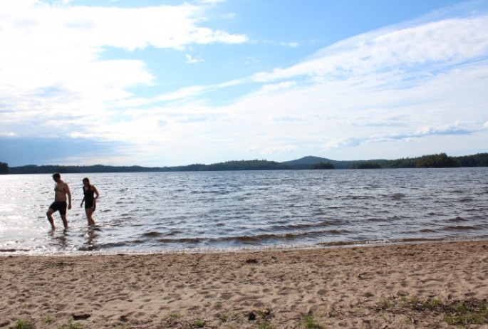 A sandy beach in the mountains? No way!