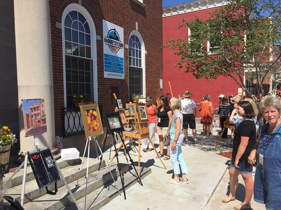 In the Saturday Quick Draw, artists have two hours to finish a painting and carry it back to Town Hall. (Photo courtesy of Sandra Hildreth)